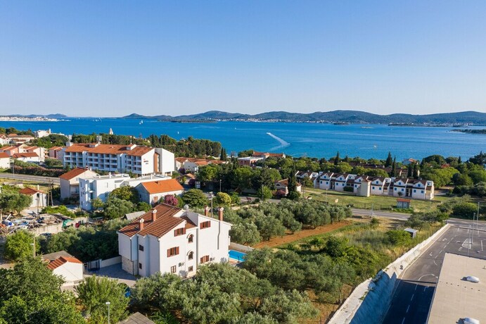 Imagen general del Hotel Villa Slavica in Sveti Filip i Jakov. Foto 15
