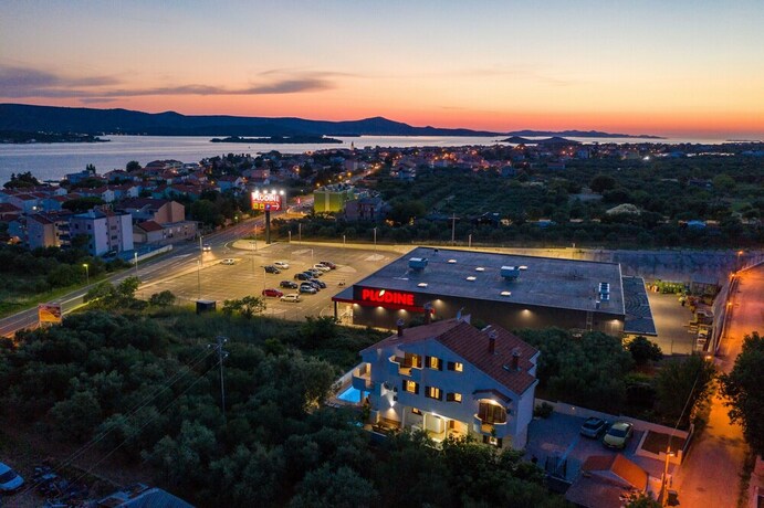 Imagen general del Hotel Villa Slavica in Sveti Filip i Jakov. Foto 16