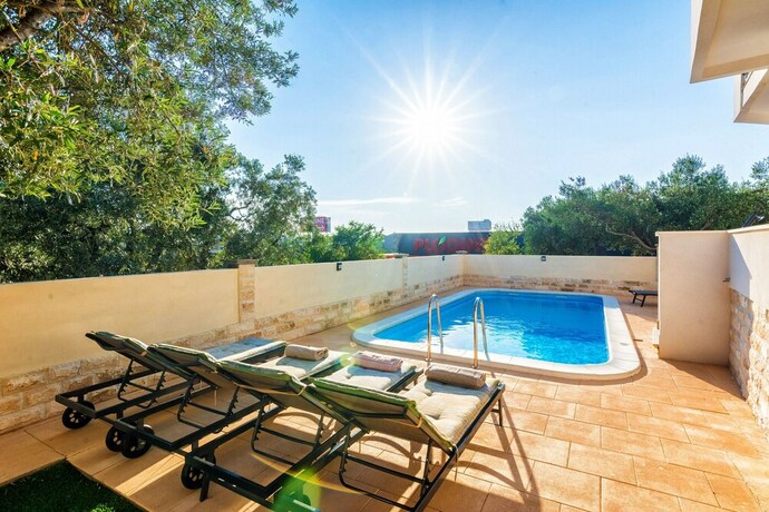 Imagen general del Hotel Villa Slavica in Sveti Filip i Jakov. Foto 18