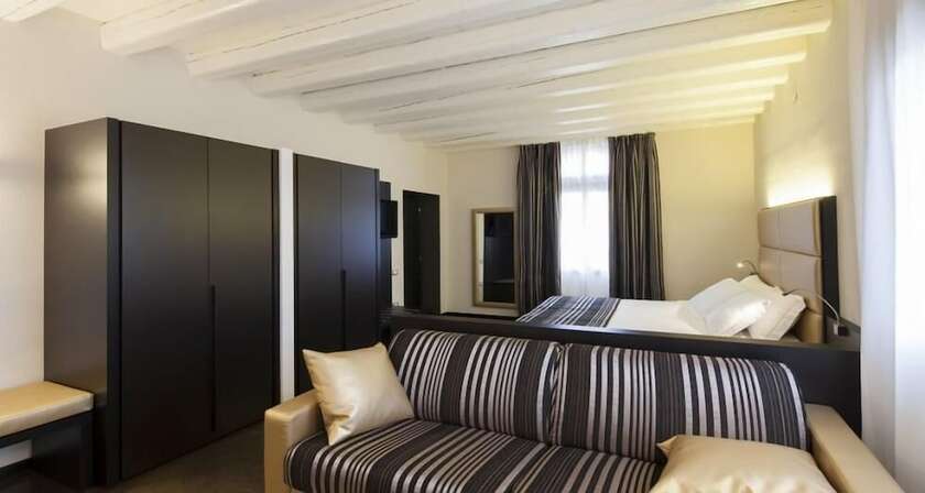 Imagen de la habitación del Hotel Villa Solaris. Foto 13