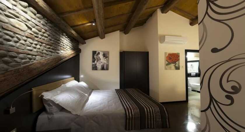 Imagen de la habitación del Hotel Villa Solaris. Foto 15