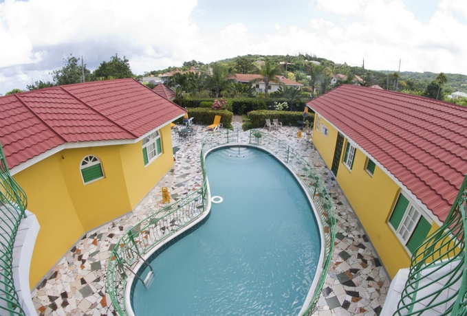 Imagen de la piscina del Hotel Villa Sonate. Foto 15