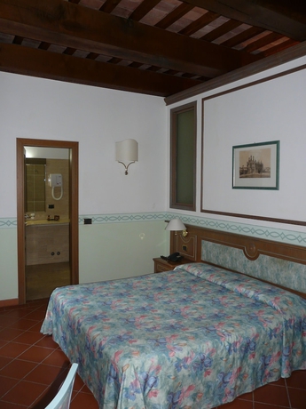 Imagen de la habitación del Hotel Villa Sonnino. Foto 7