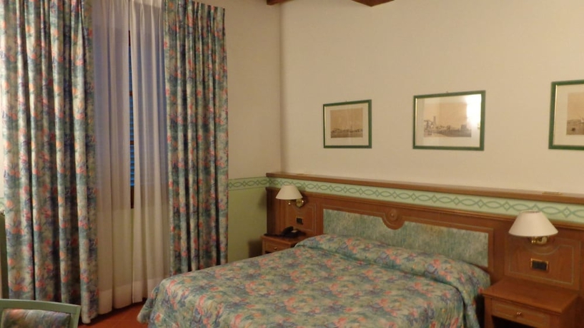 Imagen de la habitación del Hotel Villa Sonnino. Foto 9