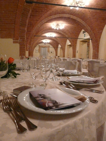 Imagen del bar/restaurante del Hotel Villa Sonnino. Foto 6