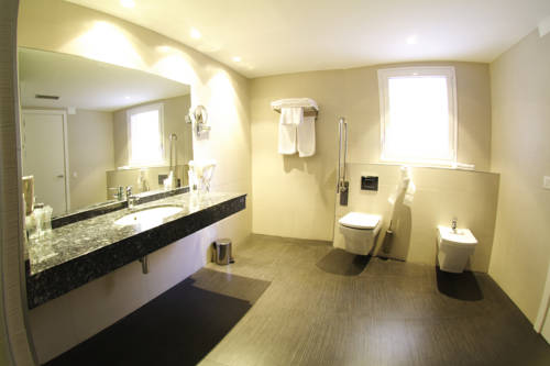 Imagen de la habitación del Hotel Villa Sonsierra. Foto 13