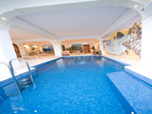 Imagen de la piscina del Hotel Villa Soula. Foto 13