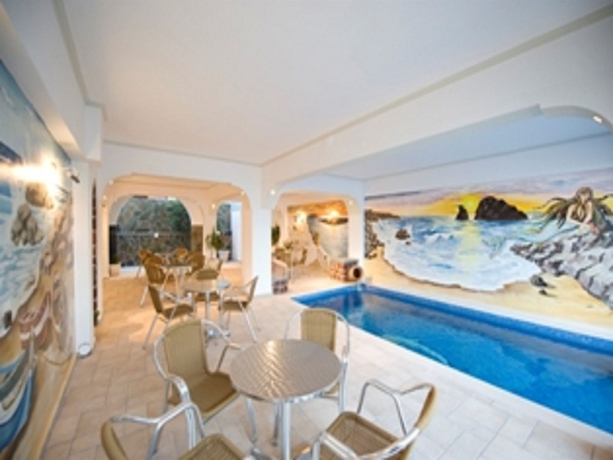 Imagen de la piscina del Hotel Villa Soula. Foto 14