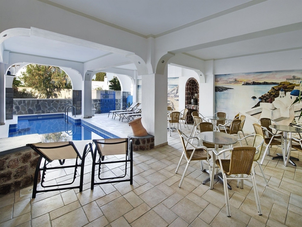 Imagen de la piscina del Hotel Villa Soula. Foto 16