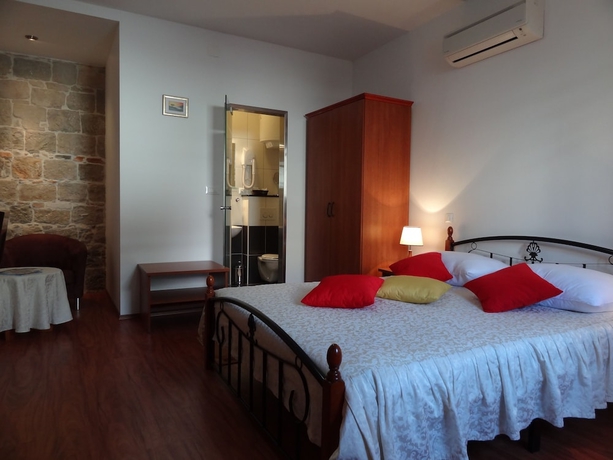 Imagen de la habitación del Hotel Villa Spaladium. Foto 13