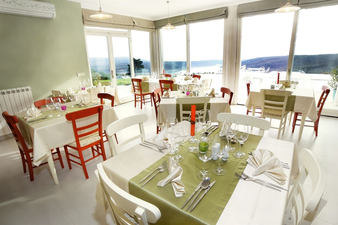 Imagen del bar/restaurante del Hotel Villa Stefanija. Foto 4