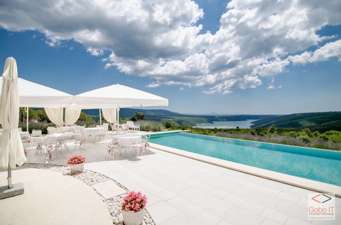 Imagen de la piscina del Hotel Villa Stefanija. Foto 14