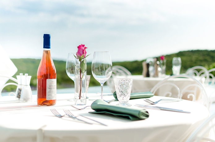 Imagen del bar/restaurante del Hotel Villa Stefanija. Foto 6