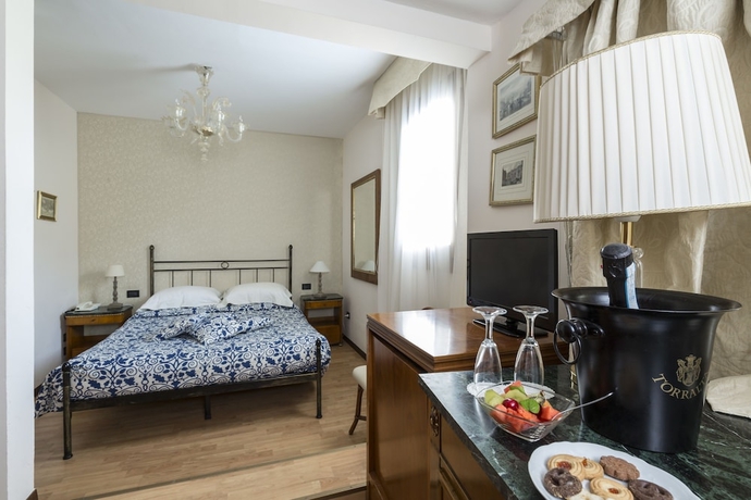 Imagen de la habitación del Hotel Villa Stella. Foto 10