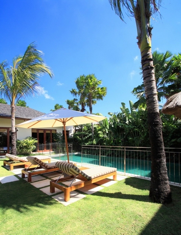 Imagen de la piscina del Hotel Villa Suar Drupadi. Foto 12