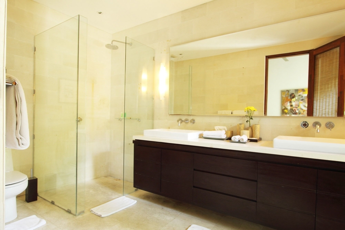 Imagen de la habitación del Hotel Villa Suar Drupadi. Foto 7
