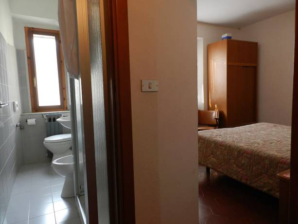 Imagen de la habitación del Hotel Villa Svizzera. Foto 3