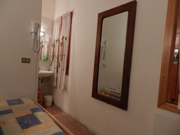 Imagen de la habitación del Hotel Villa Svizzera. Foto 4