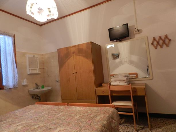 Imagen de la habitación del Hotel Villa Svizzera. Foto 6