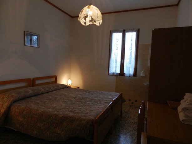 Imagen de la habitación del Hotel Villa Svizzera. Foto 11