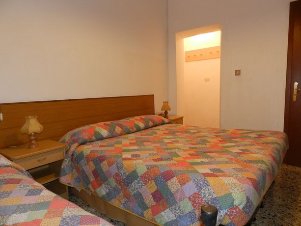 Imagen de la habitación del Hotel Villa Svizzera. Foto 12