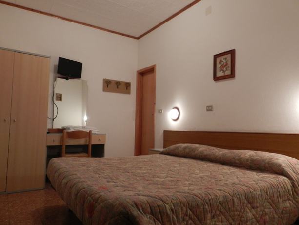 Imagen de la habitación del Hotel Villa Svizzera. Foto 16