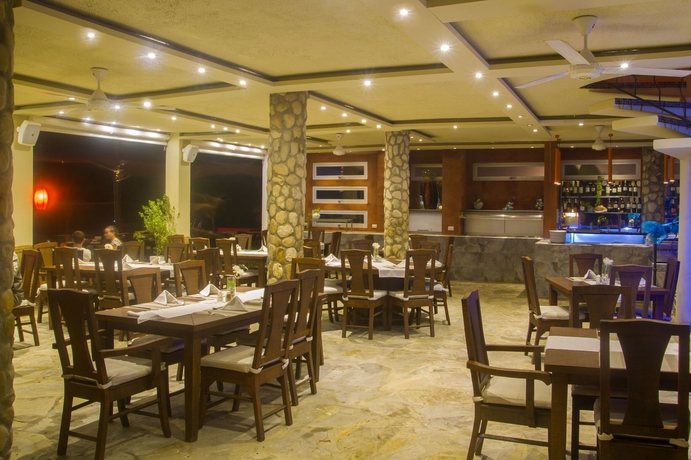 Imagen del bar/restaurante del Hotel Villa Taina. Foto 5