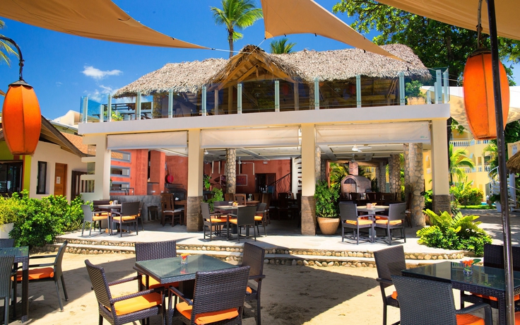 Imagen del bar/restaurante del Hotel Villa Taina. Foto 6