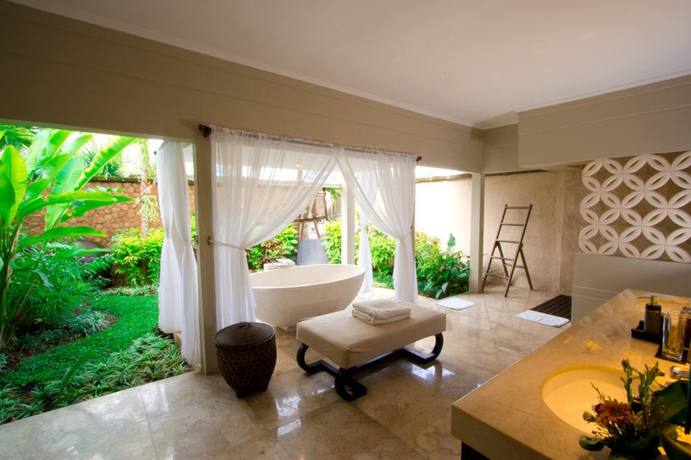 Imagen de la piscina del Hotel Villa Teresa Bali. Foto 14
