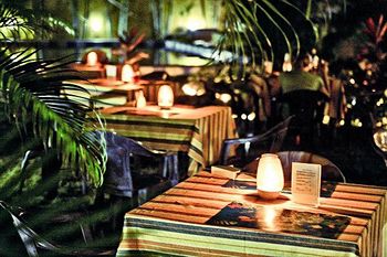 Imagen de los interiores del Hotel Villa Theresa Beach Resort. Foto 15