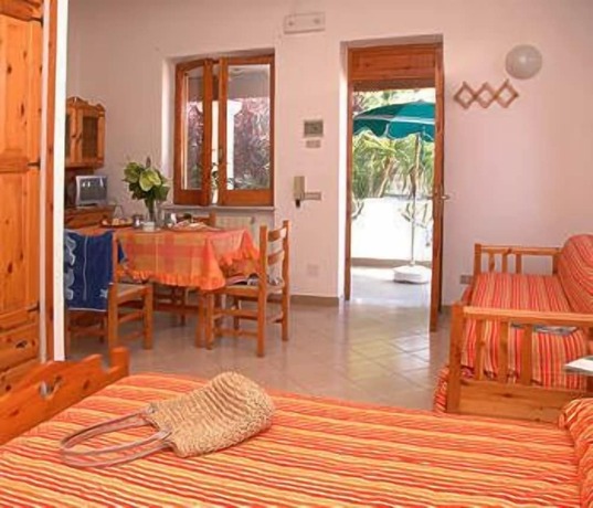 Imagen de la habitación del Hotel Villa Tina, Forio. Foto 10