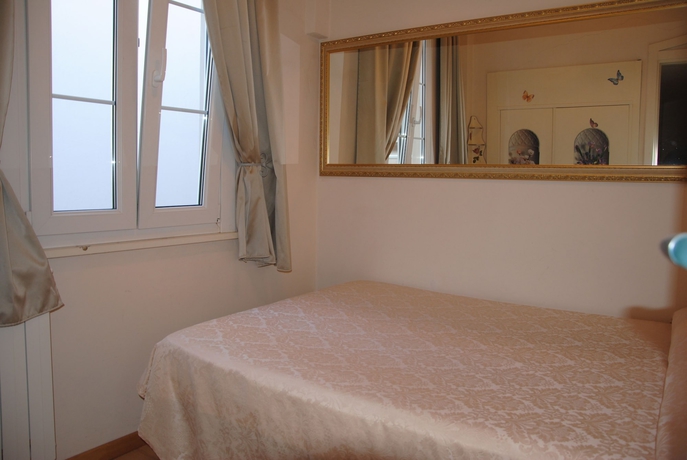 Imagen de la habitación del Hotel Villa Tina, Viareggio. Foto 2