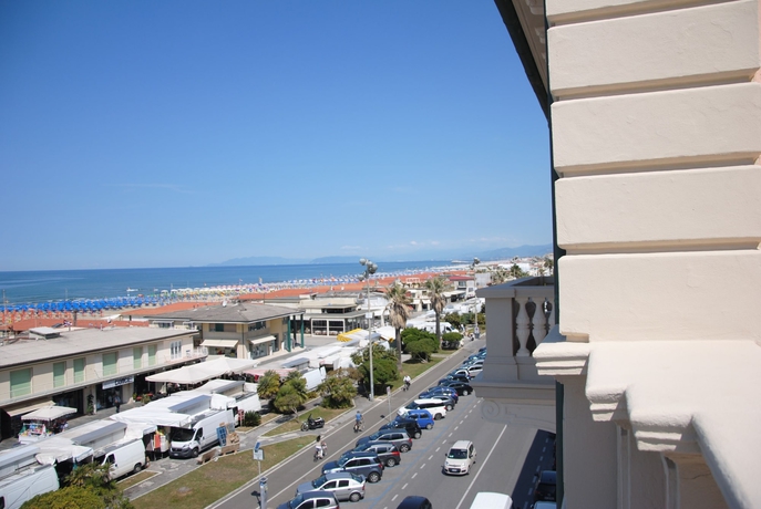 Imagen de la habitación del Hotel Villa Tina, Viareggio. Foto 9