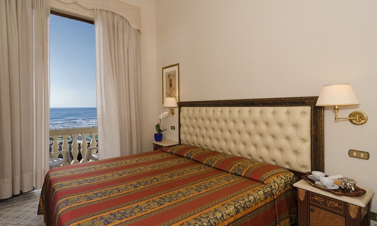 Imagen de la habitación del Hotel Villa Tina, Viareggio. Foto 11