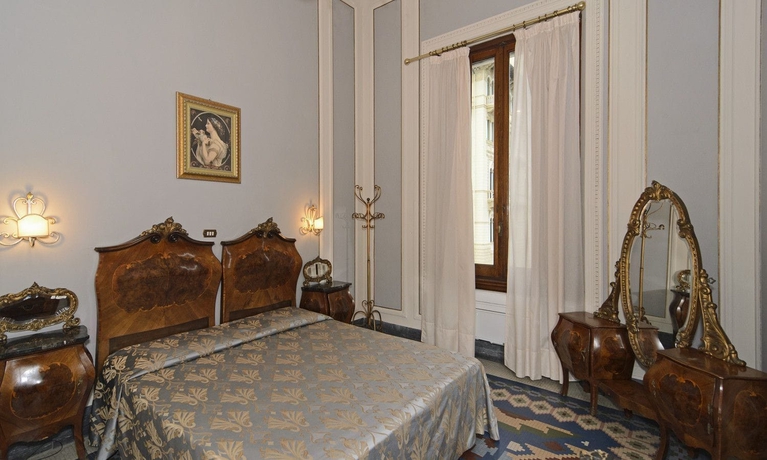 Imagen de la habitación del Hotel Villa Tina, Viareggio. Foto 13