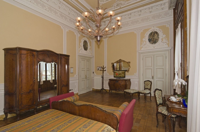 Imagen de la habitación del Hotel Villa Tina, Viareggio. Foto 14