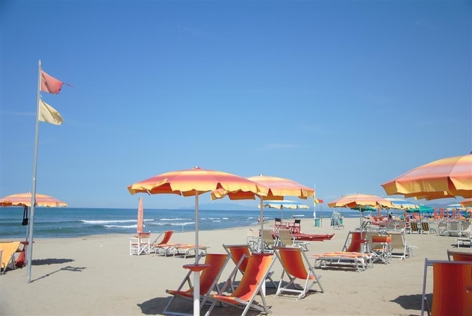 Imagen de los exteriores del Hotel Villa Tina, Viareggio. Foto 19