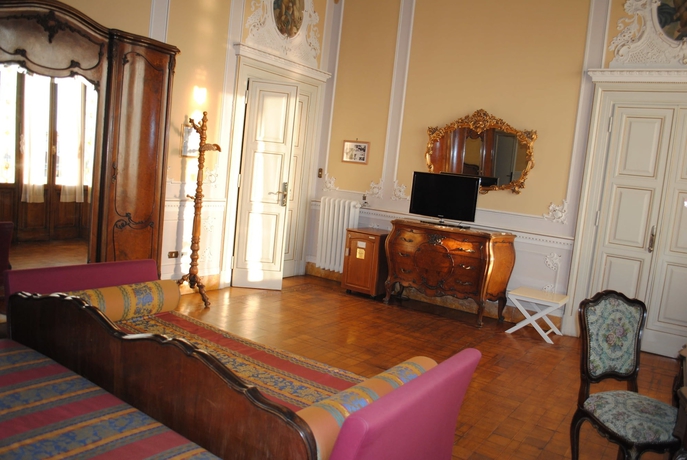 Imagen de la habitación del Hotel Villa Tina, Viareggio. Foto 17