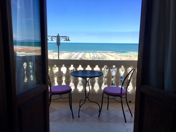 Imagen de la habitación del Hotel Villa Tina, Viareggio. Foto 18