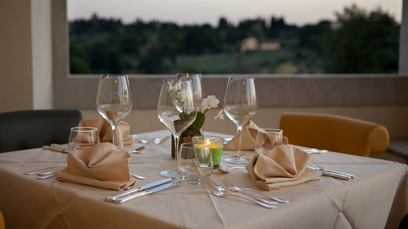 Imagen del bar/restaurante del Hotel Villa Tolomei Hotel y Resort. Foto 5