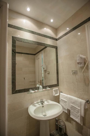 Imagen de la habitación del Hotel Villa Torlonia. Foto 6