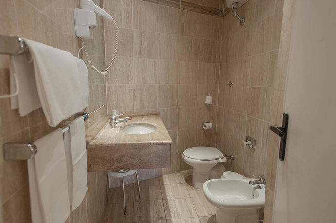 Imagen de la habitación del Hotel Villa Torlonia. Foto 11