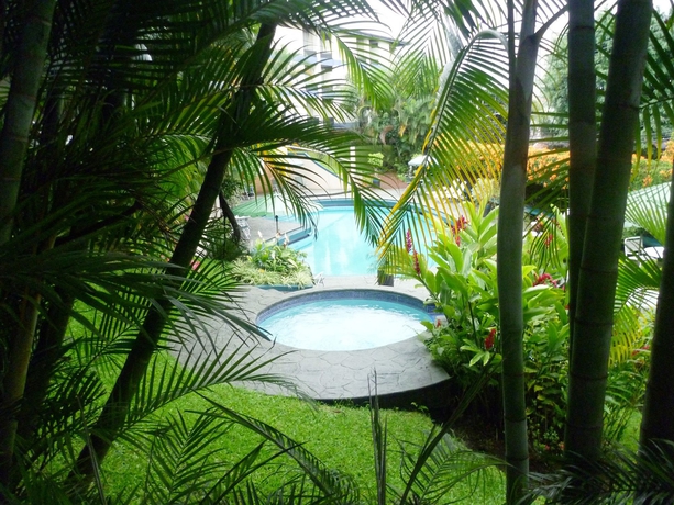 Imagen de la piscina del Hotel Villa Tournon. Foto 9