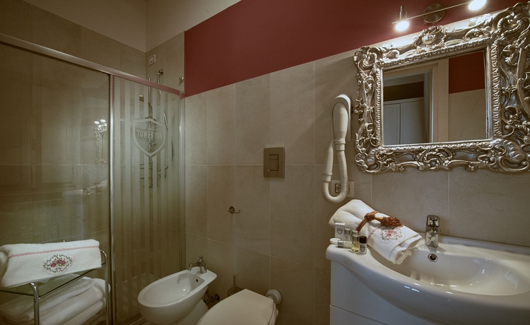 Imagen de la habitación del Hotel Villa Tower Inn. Foto 8