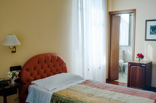 Imagen de la habitación del Hotel Villa Traiano. Foto 7