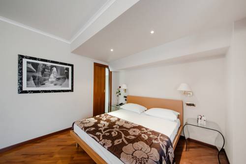 Imagen de la habitación del Hotel Villa Traiano. Foto 12