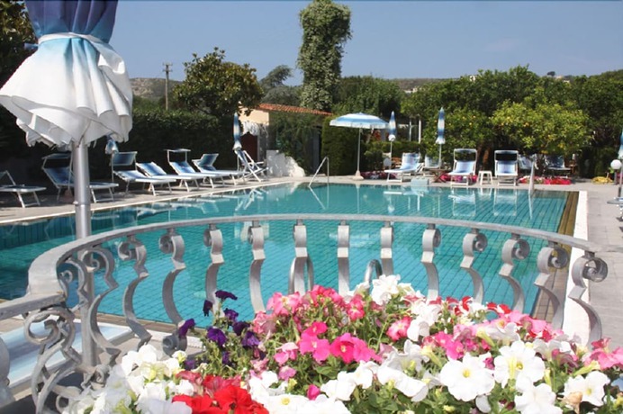 Imagen de la piscina del Hotel Villa Tre Sorelle. Foto 19