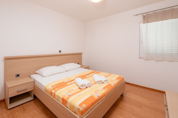Imagen de la habitación del Hotel Villa Tucepi Apartments. Foto 3