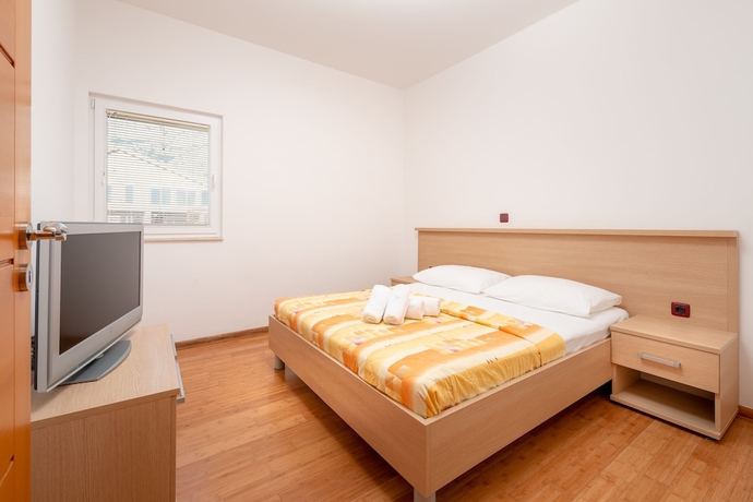 Imagen de la habitación del Hotel Villa Tucepi Apartments. Foto 5