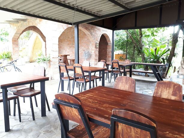 Imagen del bar/restaurante del Hotel Villa Tuscany Country Resort. Foto 14